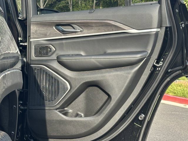 New 2025 Jeep Grand Cherokee Limited w/ Luxury Tech Group II image 16