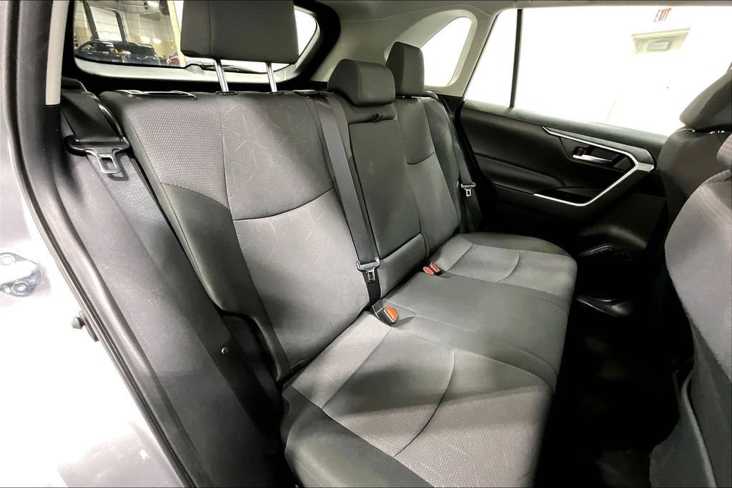 Used 2025 Toyota RAV4 XLE FWD image 31