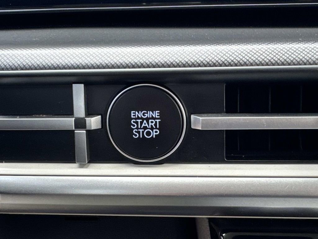 Certified 2025 Hyundai Santa Fe SEL image 15