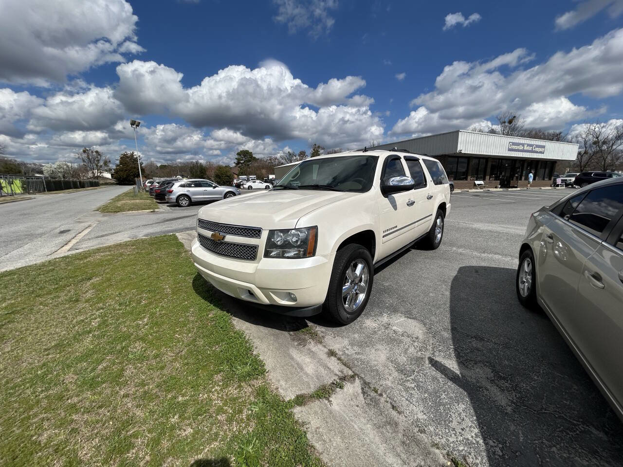 Used 2014 Chevrolet Suburban LTZ image 1