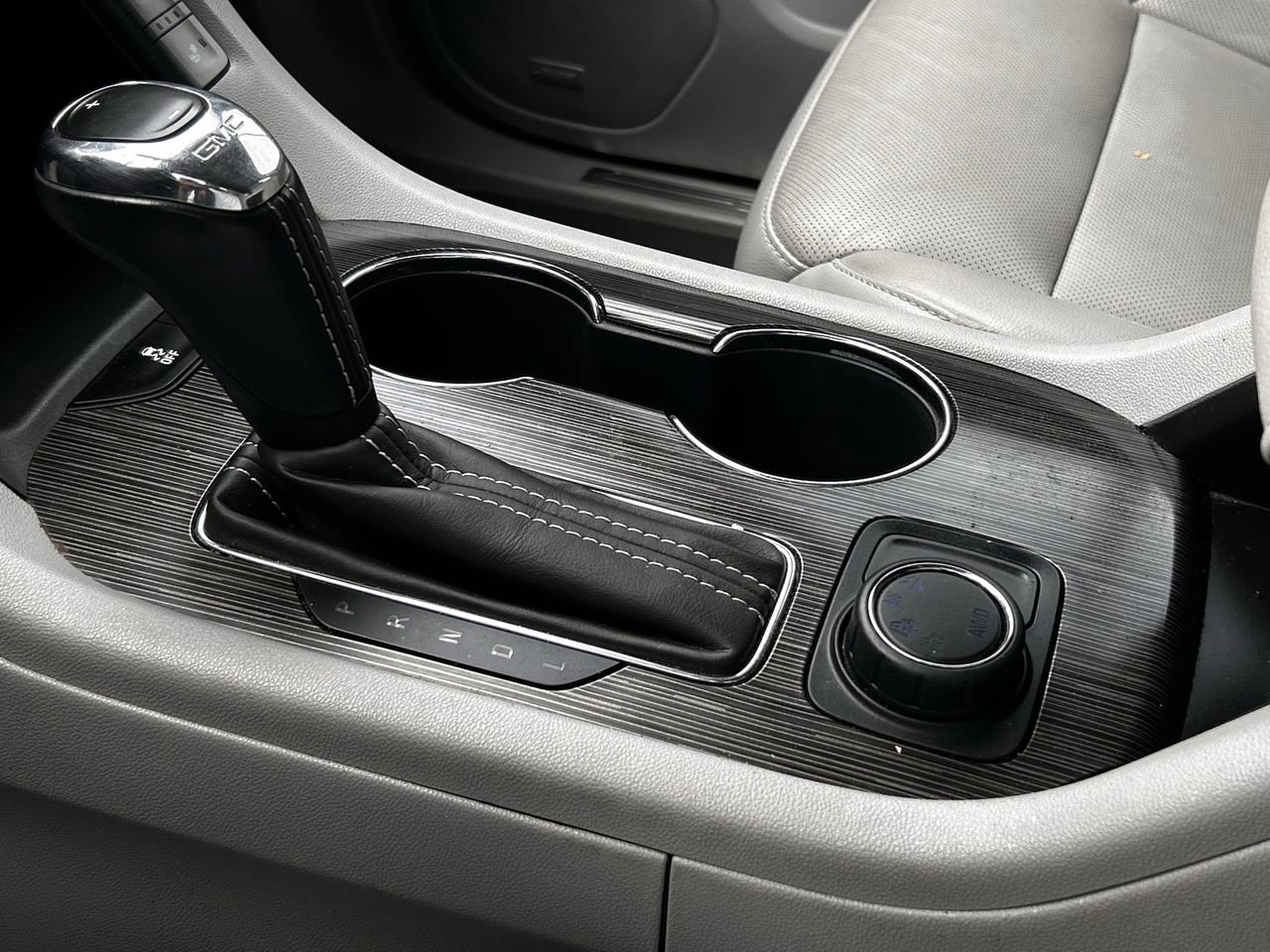 Used 2019 GMC Acadia SLT image 18