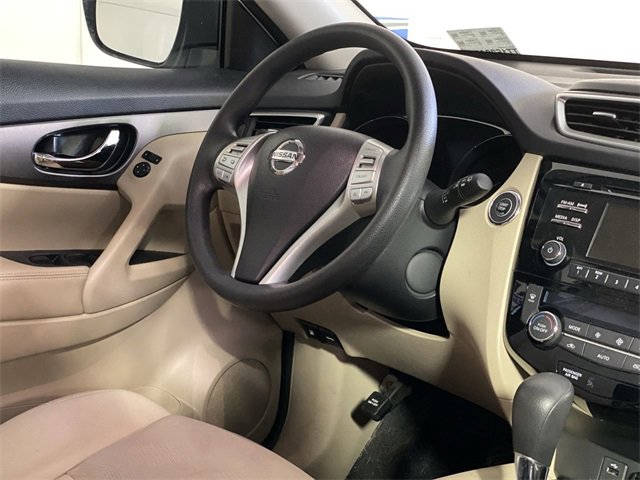 Used 2016 Nissan Rogue SV image 10