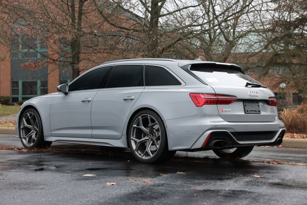 Used 2025 Audi RS 6 performance w/ Blue RS Design Package Plus image 14