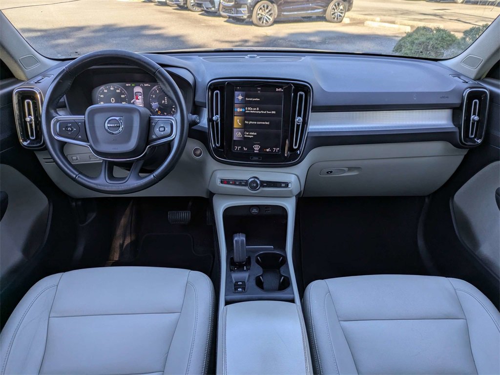 Used 2021 Volvo XC40 T5 Momentum w/ Protection Package Premier image 16