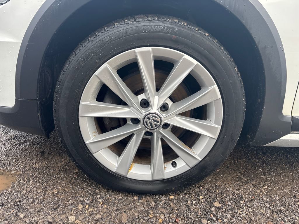 Used 2018 Volkswagen Golf Alltrack SE image 12
