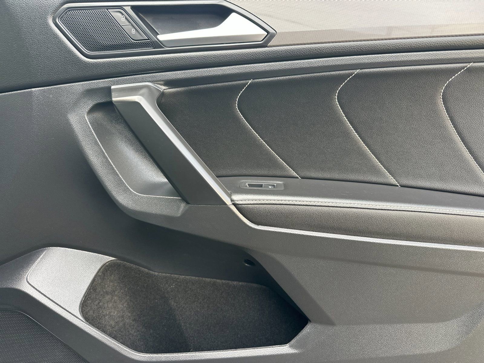 Used 2023 Volkswagen Tiguan SE FWD image 21