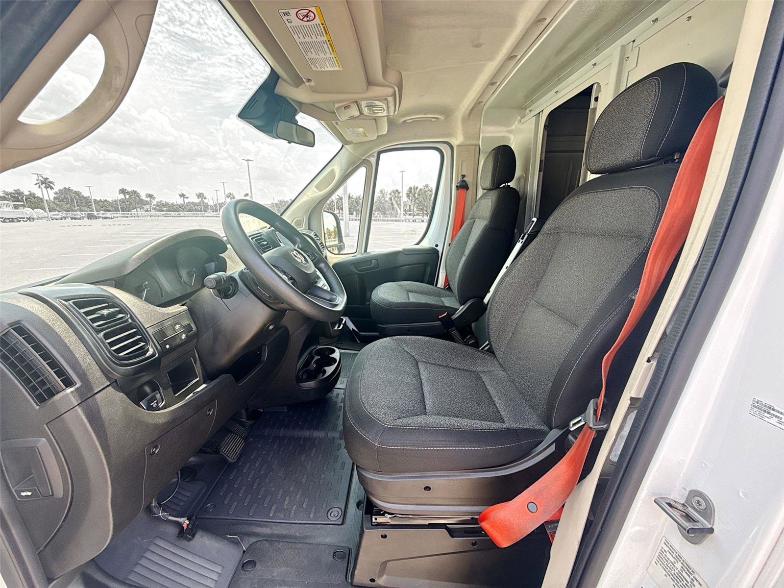 Used 2022 RAM ProMaster 3500 w/ Convenience Group FWD image 2