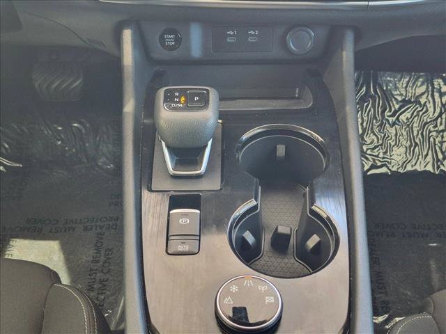 Used 2024 Nissan Rogue S AWD/4WD image 12
