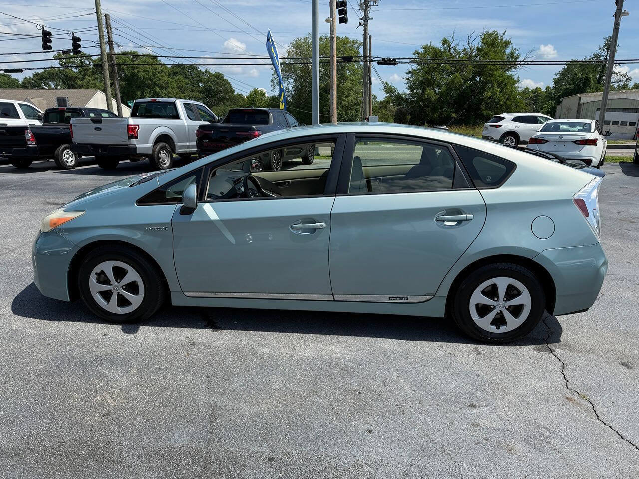 Used 2014 Toyota Prius Three w/ Preferred Accessory Package FWD image 7