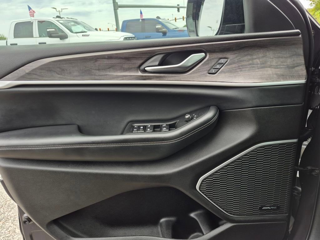 Used 2022 Jeep Grand Cherokee L Limited image 25