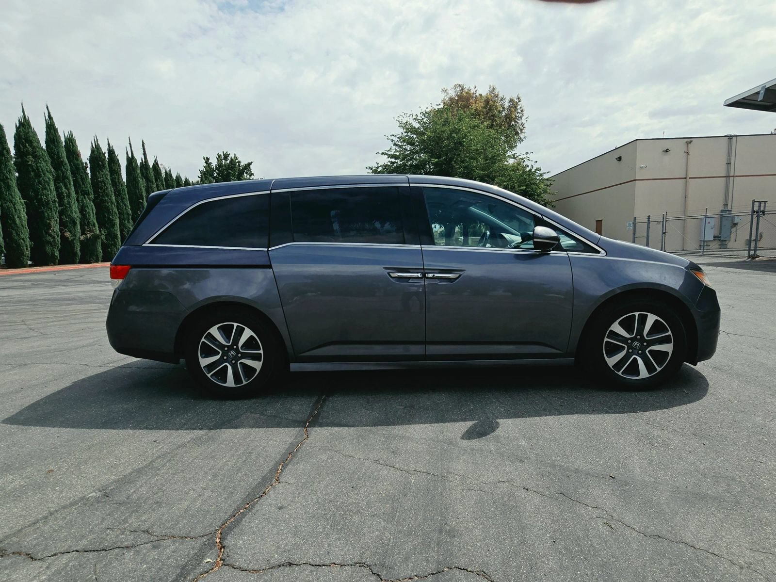 Used 2014 Honda Odyssey Touring Elite image 4