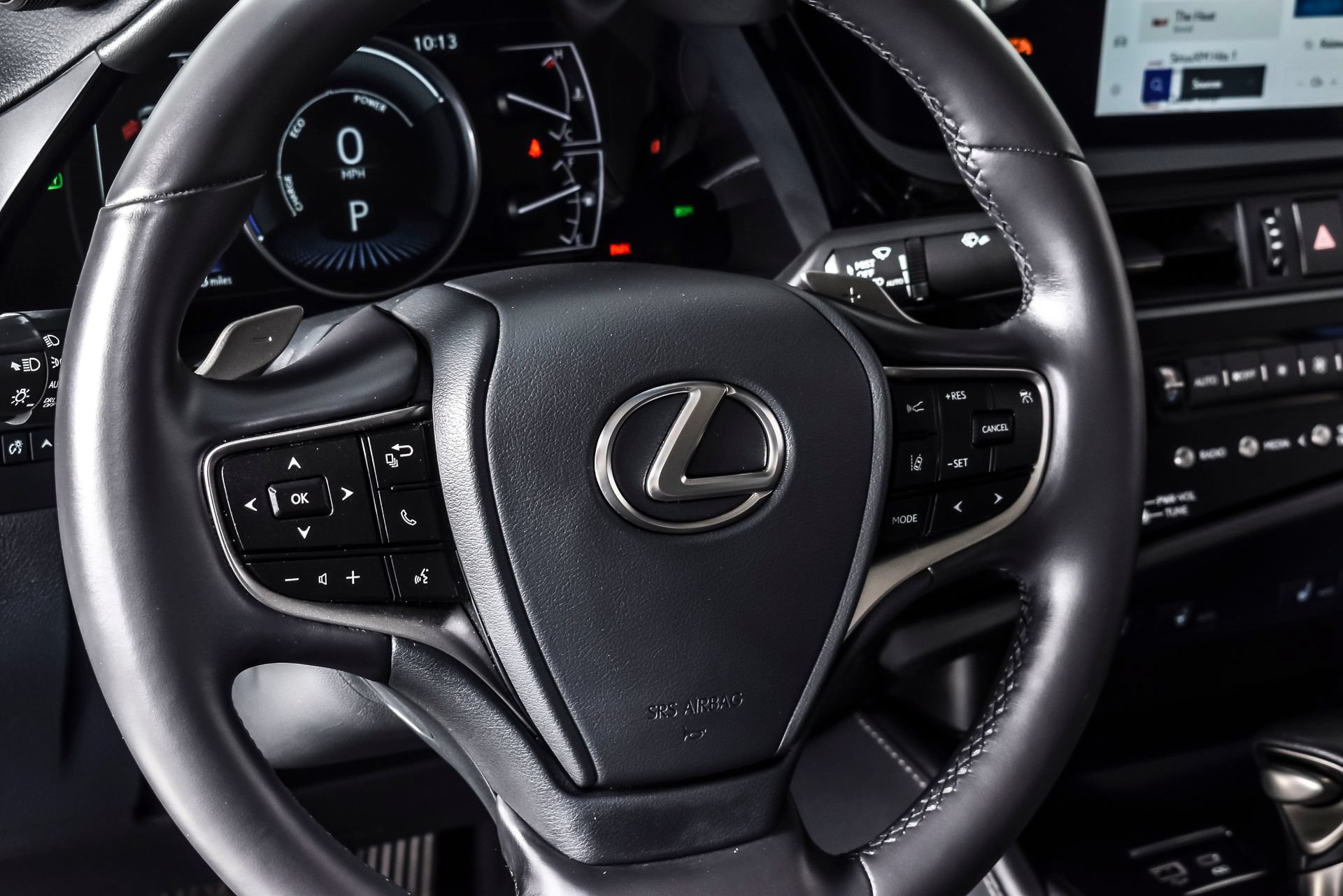 Used 2025 Lexus ES 300h w/ Premium Package FWD image 18
