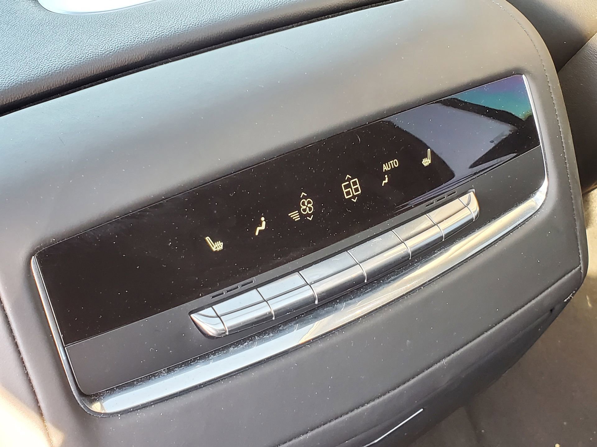 Used 2024 Cadillac Escalade Premium Luxury Platinum image 13