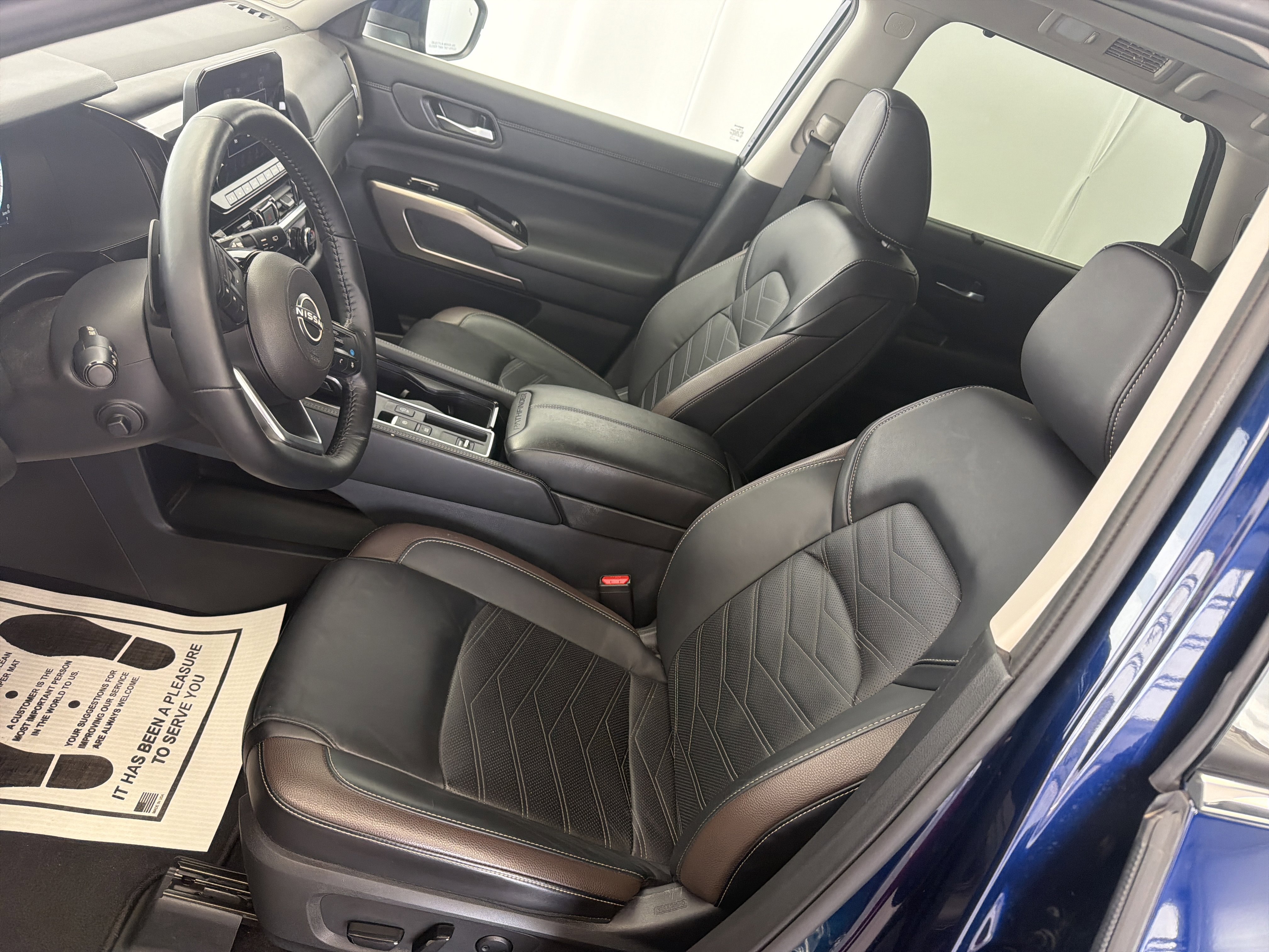 Used 2024 Nissan Pathfinder Platinum w/ Cargo Package image 9