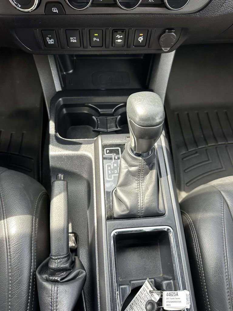 Used 2017 Toyota Tacoma TRD Sport w/ Premium & Technology Package AWD/4WD image 17