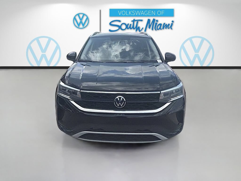 Used 2022 Volkswagen Taos SE FWD image 2
