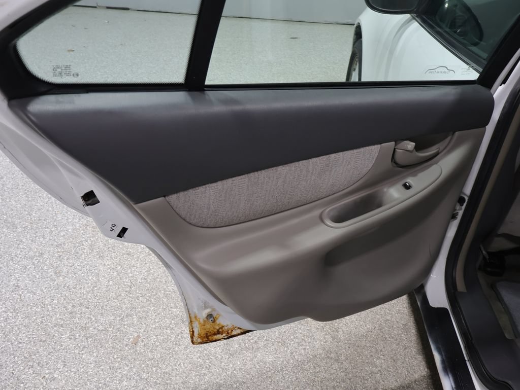 Used 2003 Oldsmobile Alero GL FWD image 18