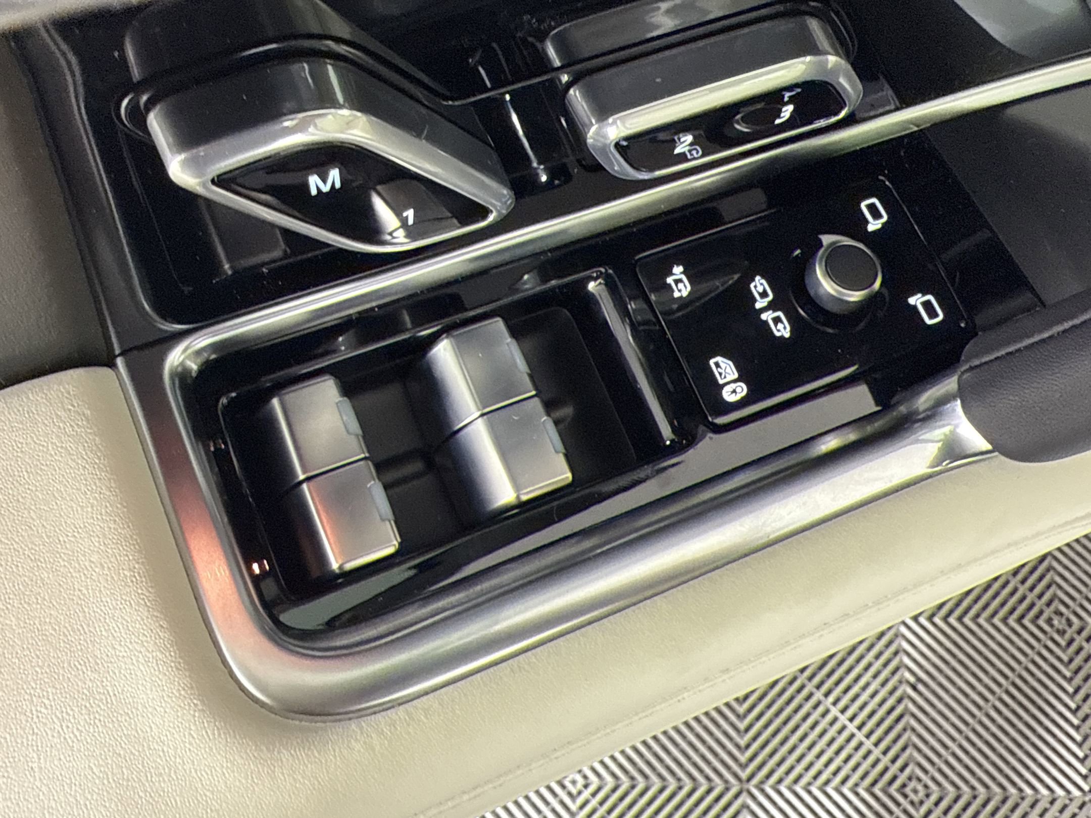 New 2026 Land Rover Range Rover SE AWD/4WD image 12