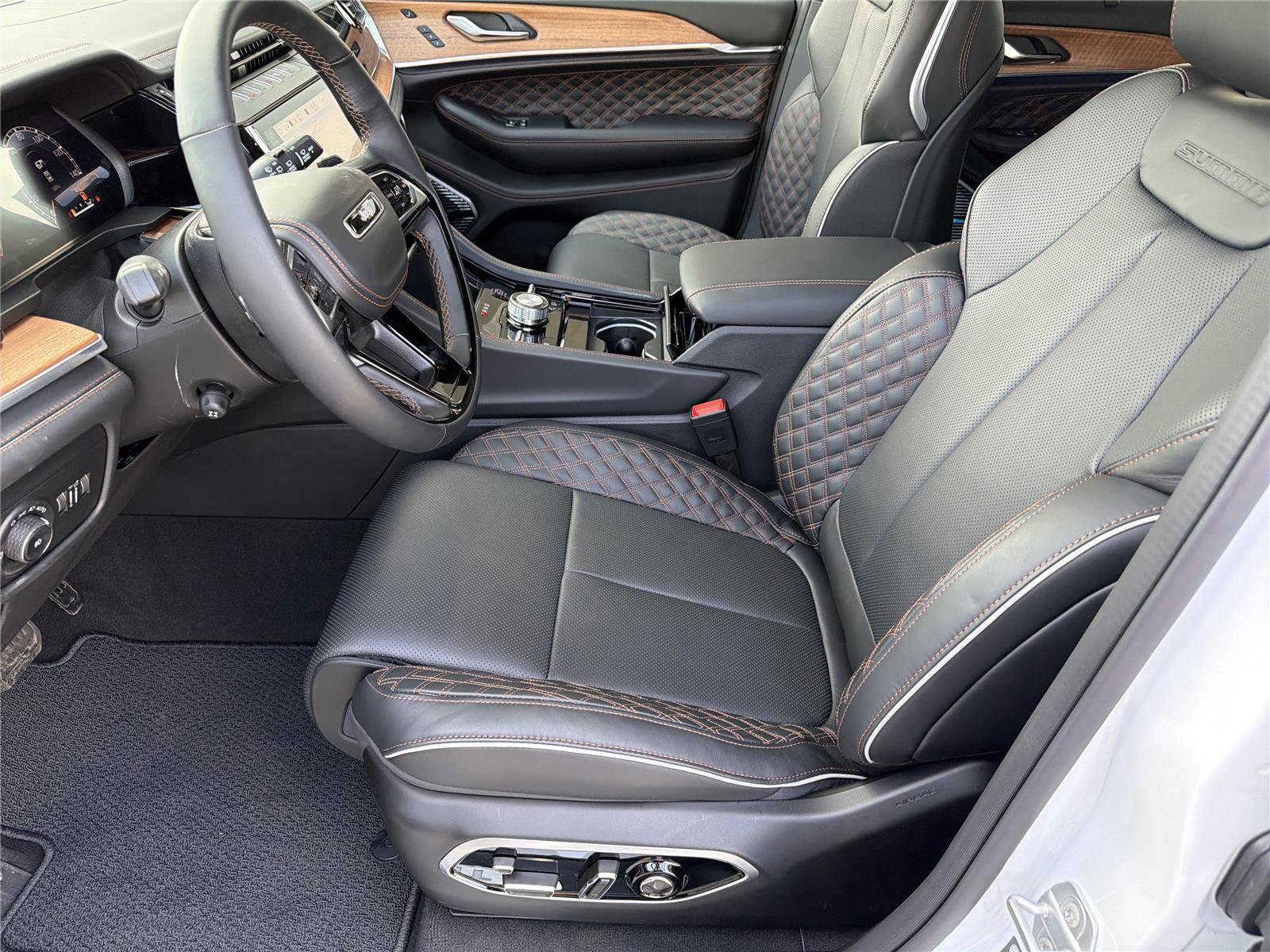 New 2026 Jeep Grand Cherokee Summit image 6