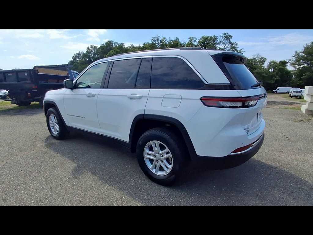Used 2023 Jeep Grand Cherokee Laredo w/ Luxury Tech Group I AWD/4WD image 6