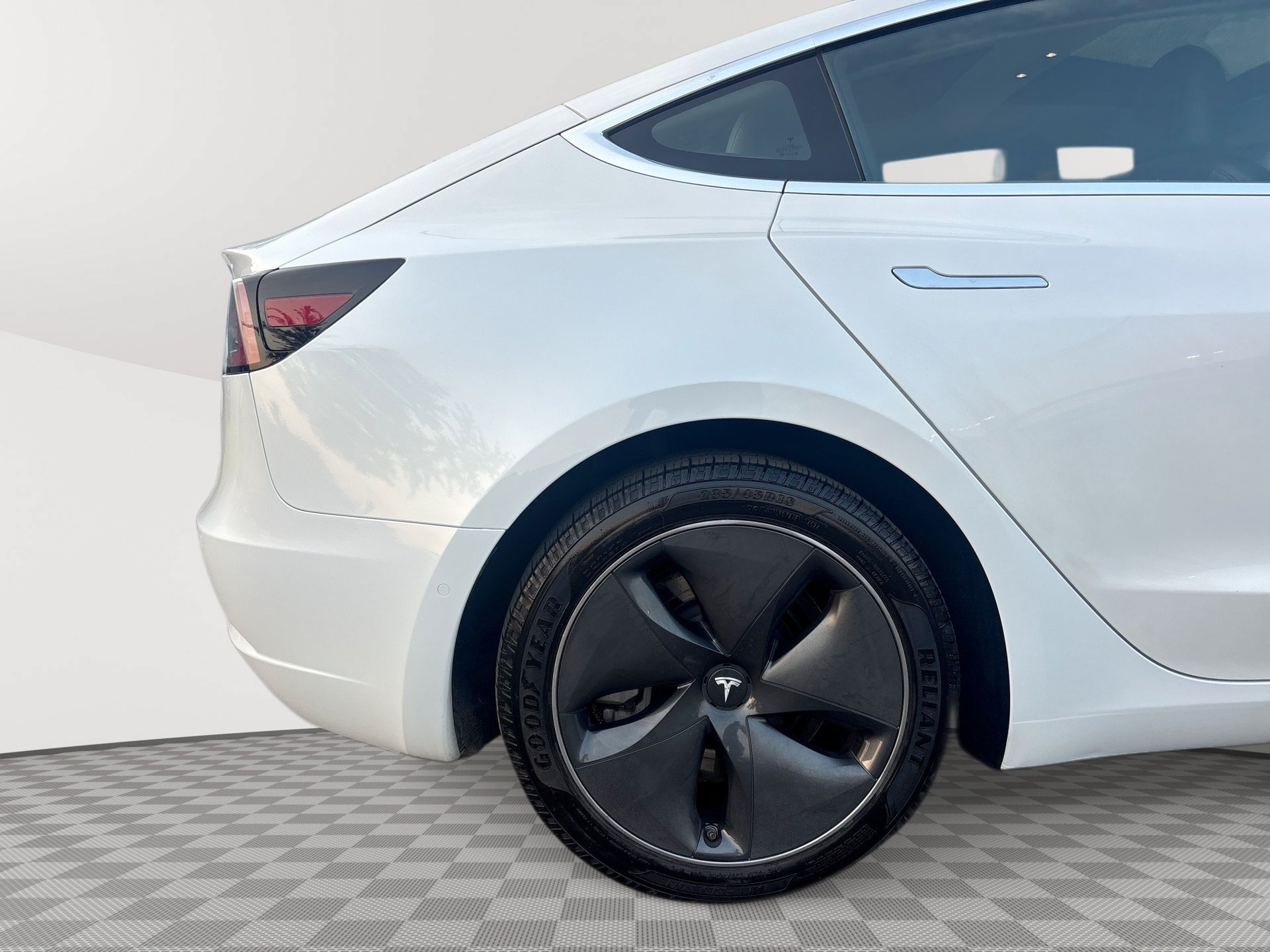 Used 2020 Tesla Model 3 Standard Range RWD image 29