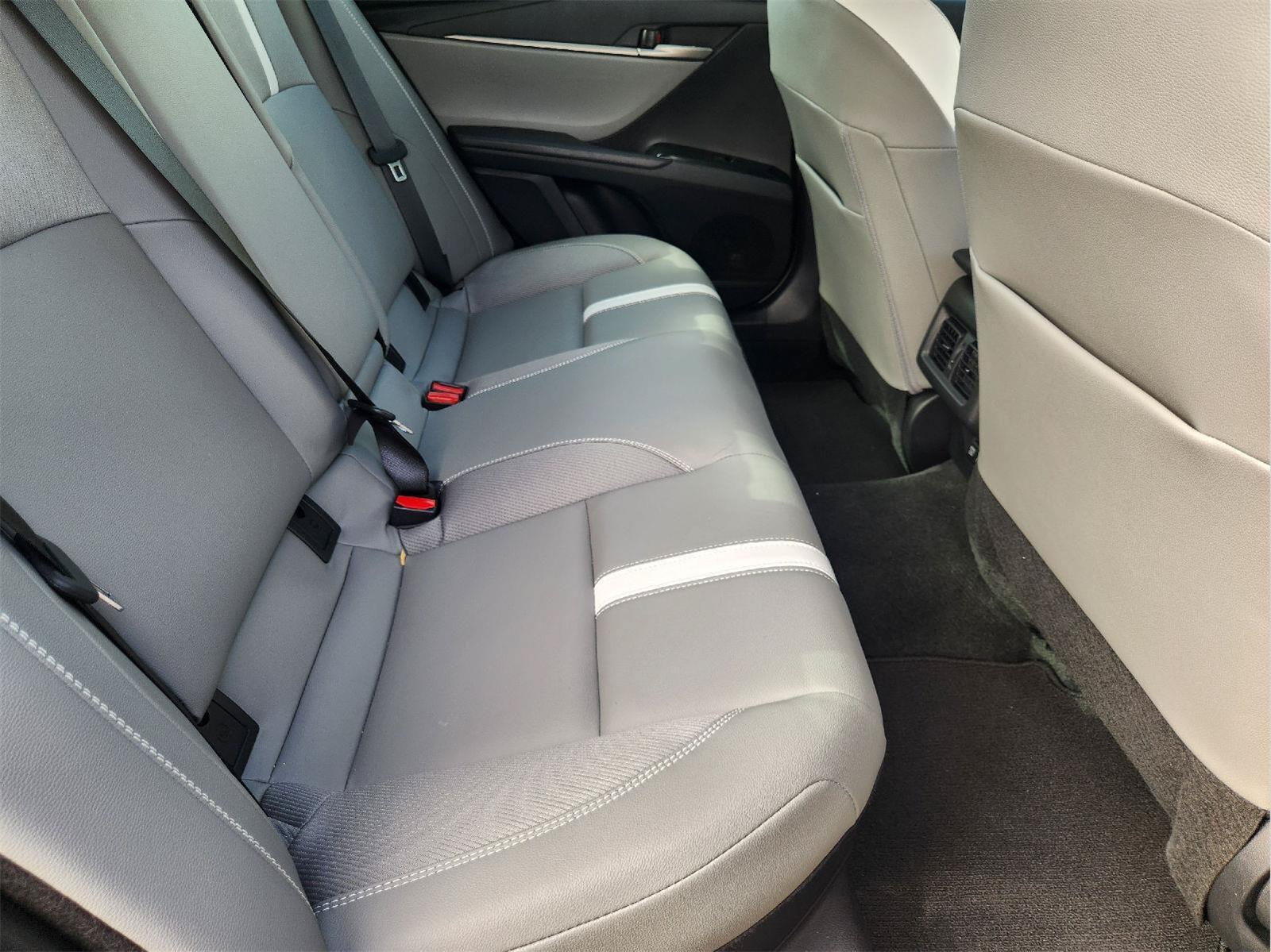 Used 2025 Toyota Camry SE w/ Convenience Package FWD image 31