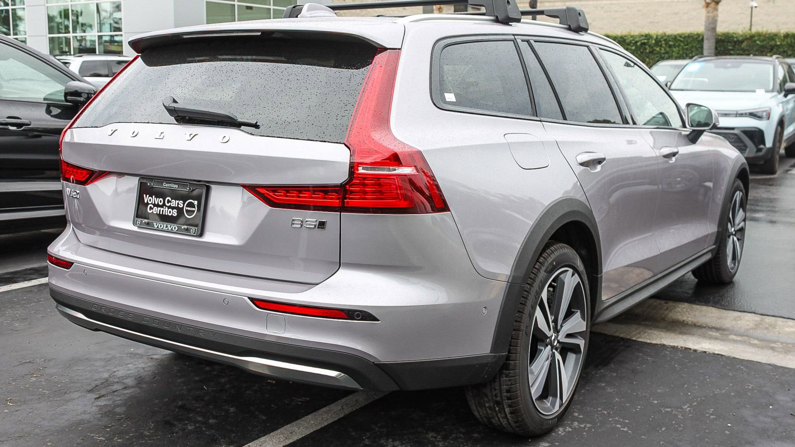 New 2026 Volvo V60 B5 Cross Country Plus w/ Climate Package AWD/4WD image 6