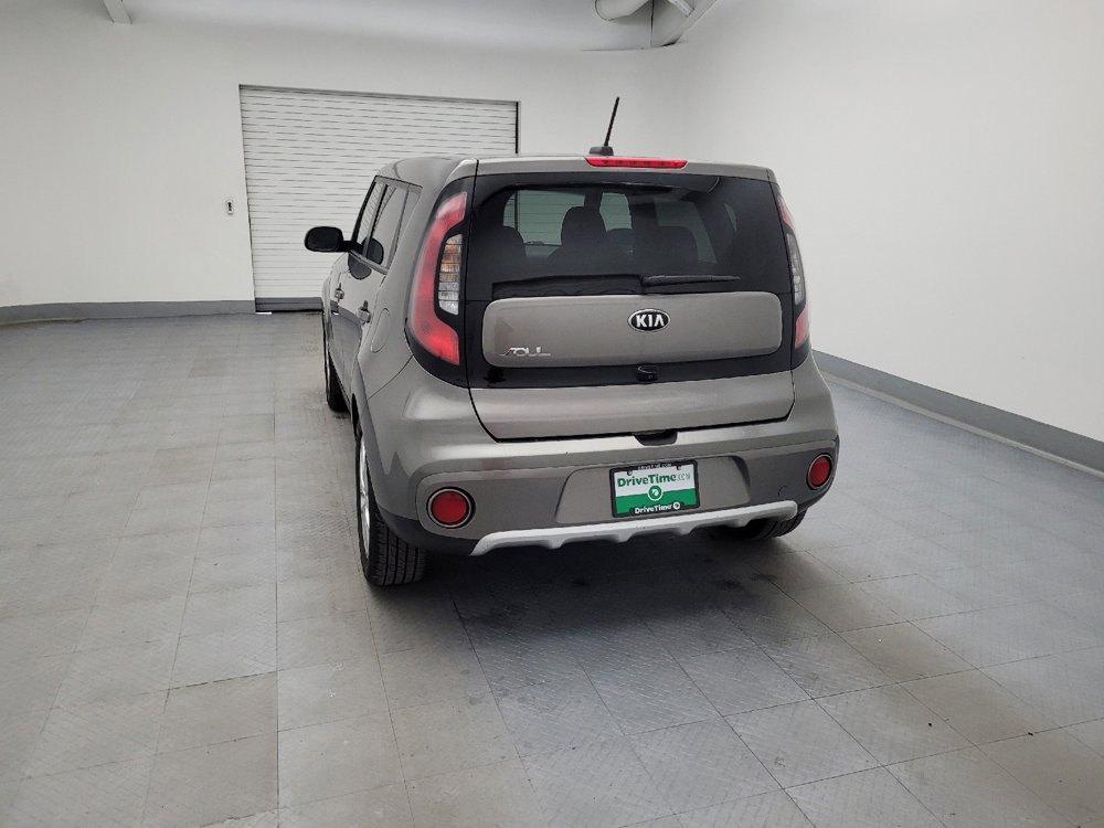 Used 2018 Kia Soul + image 6