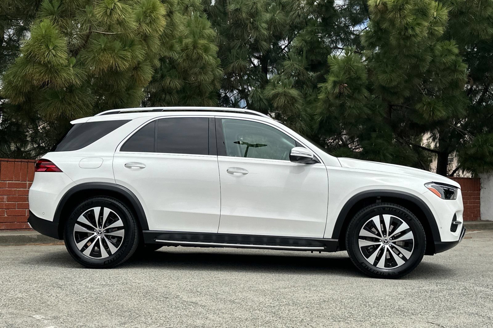 Used 2024 Mercedes-Benz GLE 350 4MATIC image 4