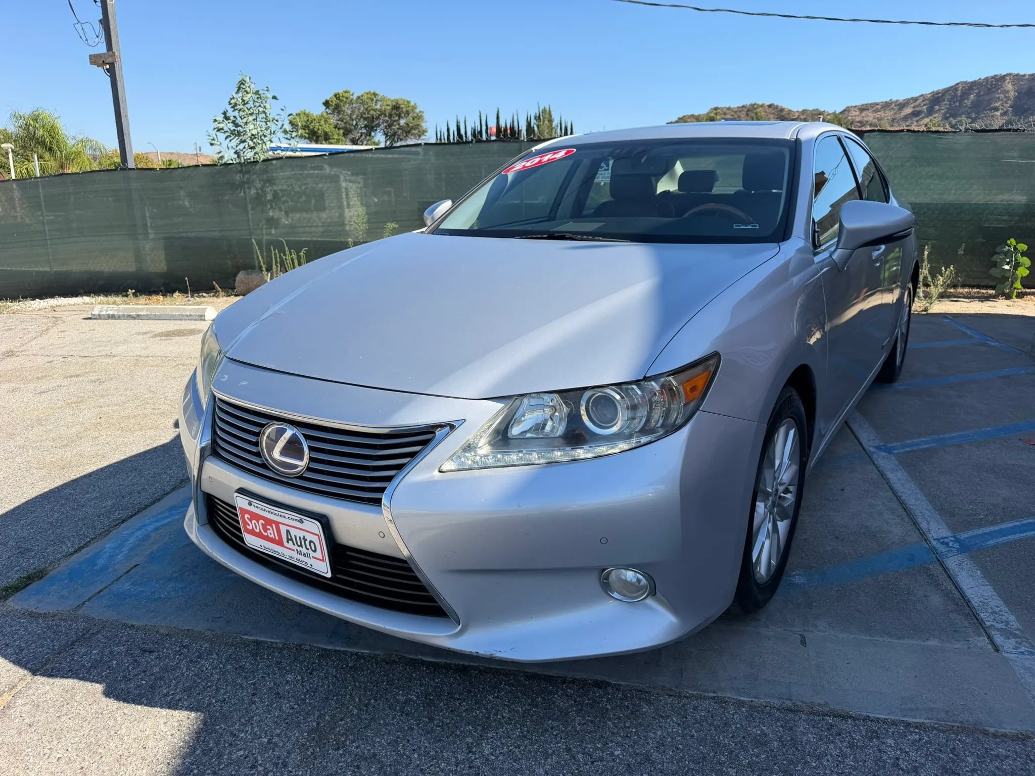 Used 2014 Lexus ES 300h w/ Premium Package w/Bamboo Trim FWD image 7