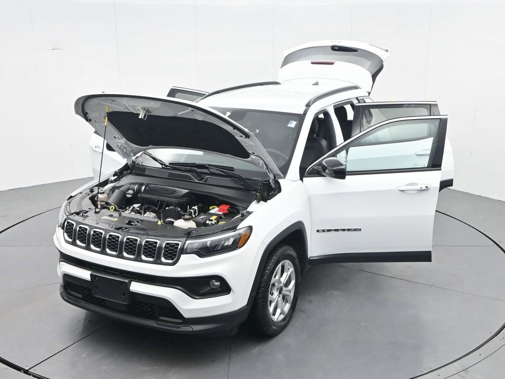Used 2025 Jeep Compass Latitude image 33