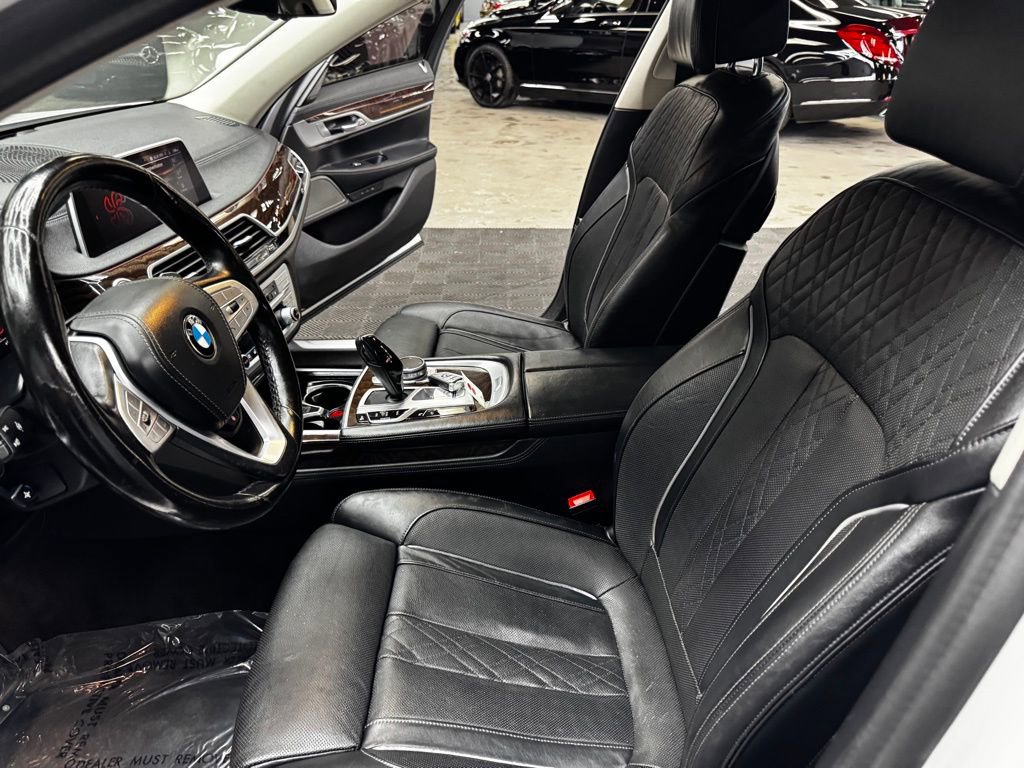 Used 2021 BMW 750i xDrive image 34