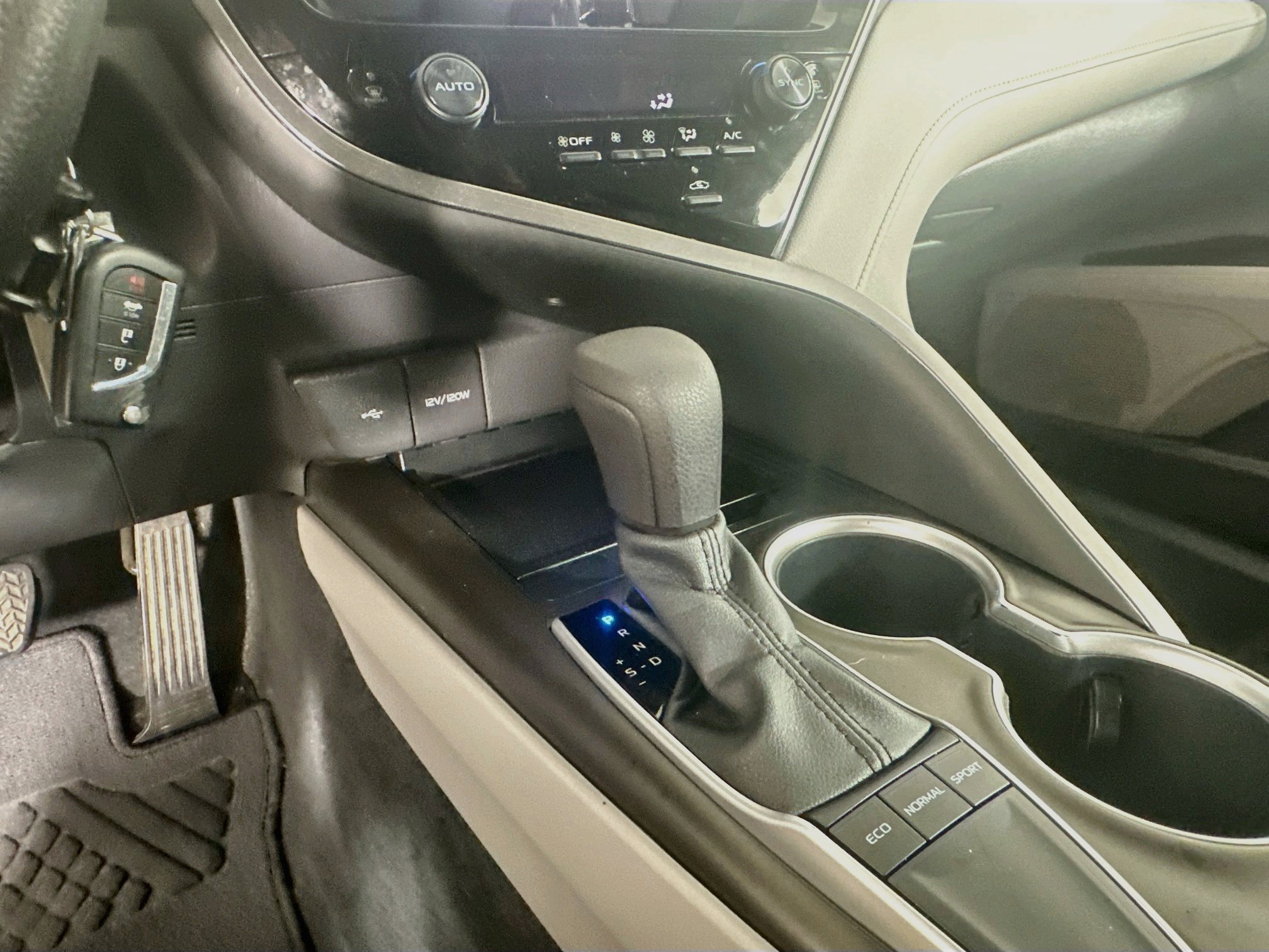 Used 2023 Toyota Camry LE FWD image 23