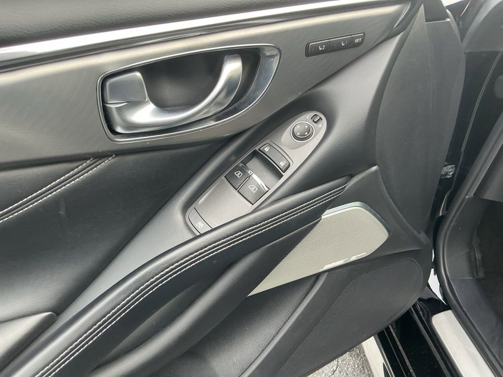 Used 2019 INFINITI Q60 3.0t Luxe w/ Essential Package image 10