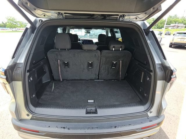 Used 2025 Chevrolet Traverse LT FWD image 40