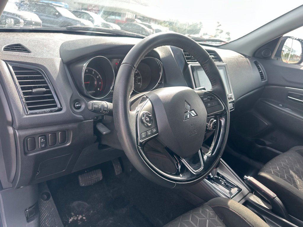 Used 2025 Mitsubishi Outlander Sport LE AWD/4WD image 13