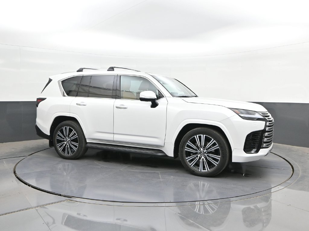 Used 2025 Lexus LX 600 4WD w/ Luxury Package image 17