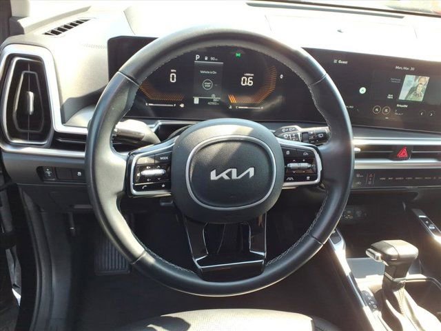 Used 2024 Kia Sorento S image 7