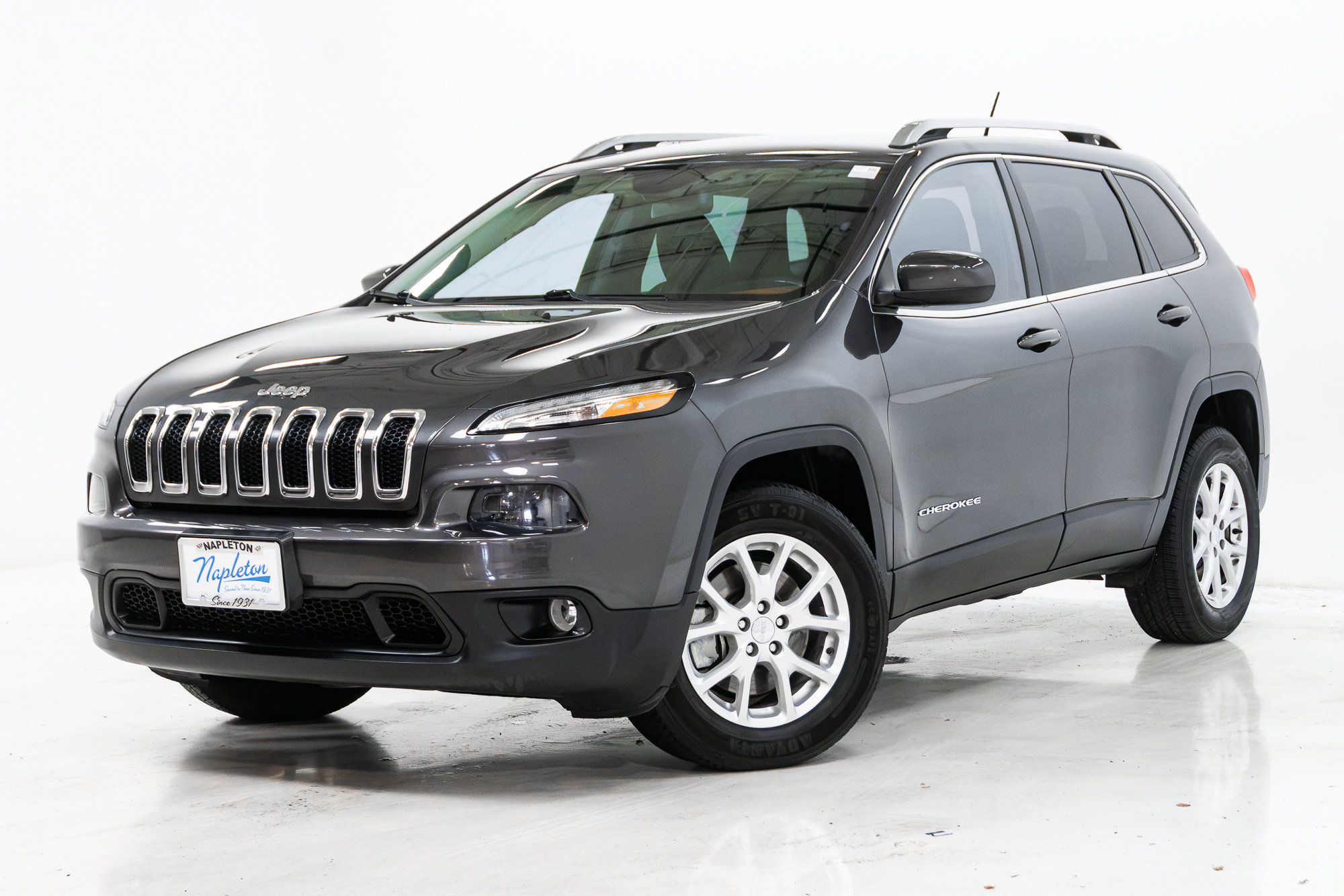 Used 2015 Jeep Cherokee Latitude w/ Cold Weather Group AWD/4WD image 1