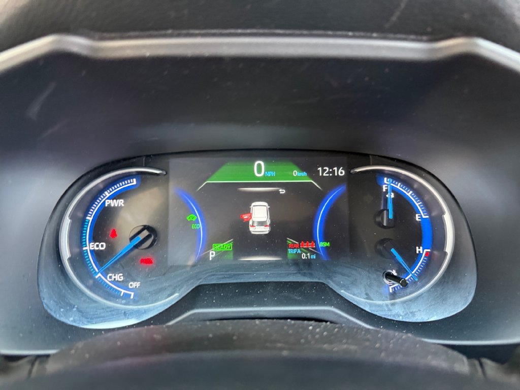 Used 2025 Toyota RAV4 XLE AWD/4WD image 14