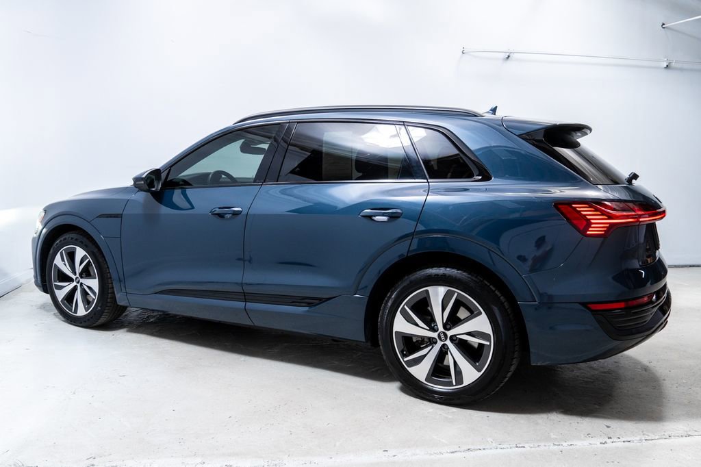 Used 2024 Audi Q8 e-tron Premium image 2