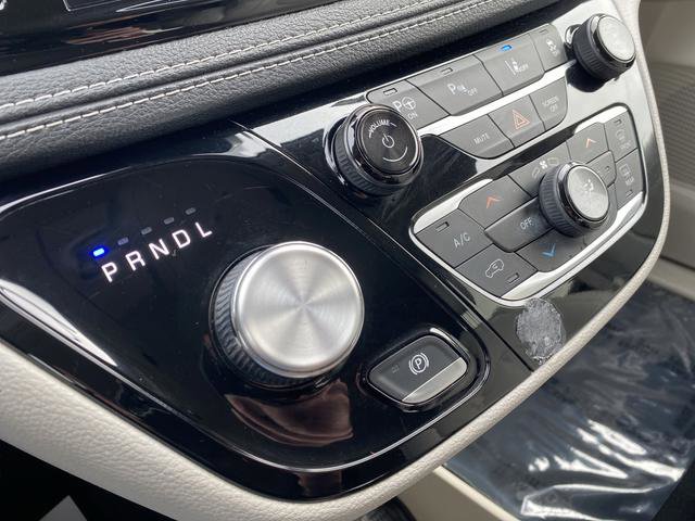 Used 2021 Chrysler Pacifica Touring-L image 33