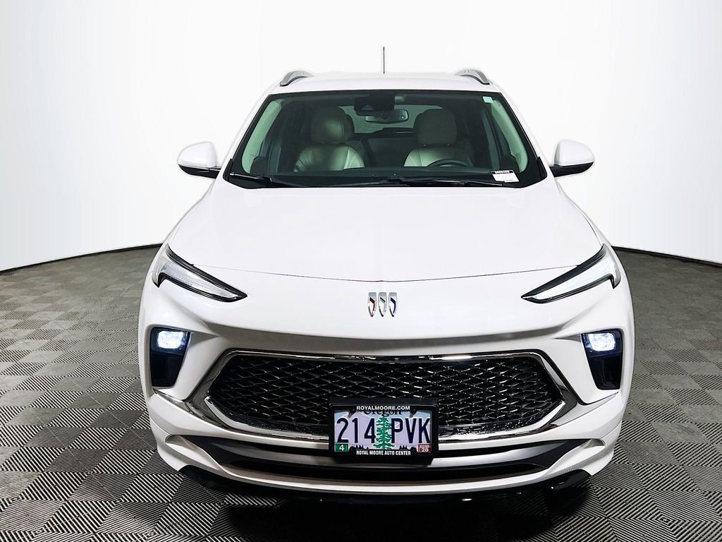 Used 2024 Buick Encore GX Avenir FWD image 2