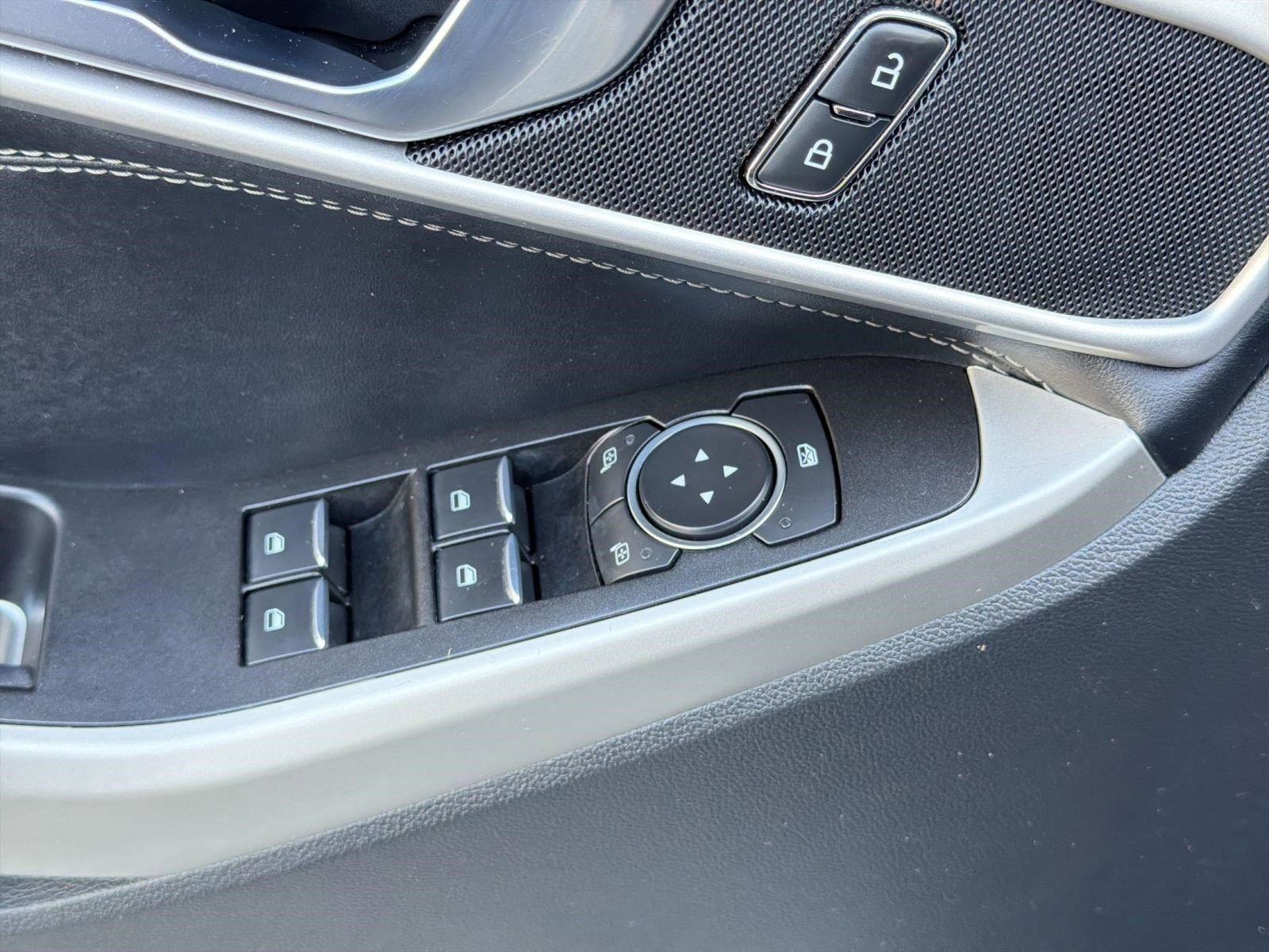 Used 2021 Ford Explorer XLT w/ Equipment Group 202A AWD/4WD image 19