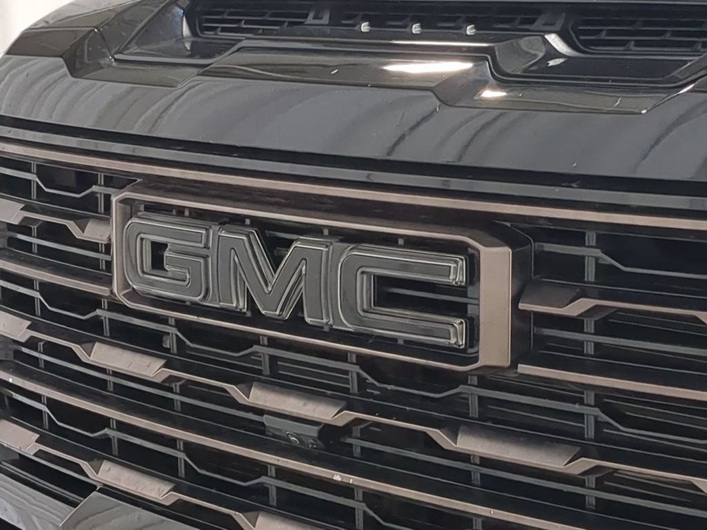 Used 2025 GMC Sierra 2500 AT4X AWD/4WD image 12