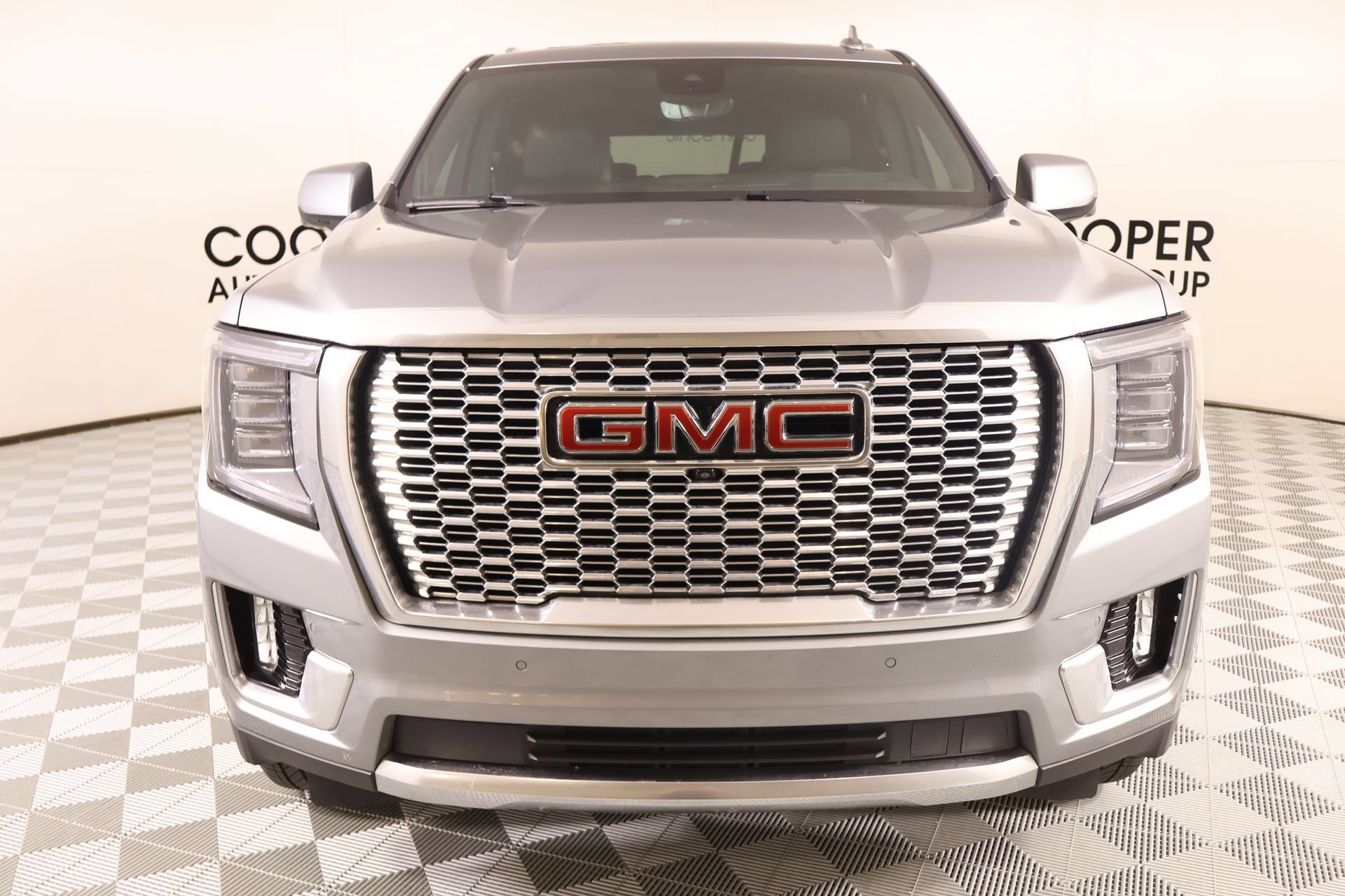 Used 2024 GMC Yukon Denali w/ Denali Reserve Package AWD/4WD image 10