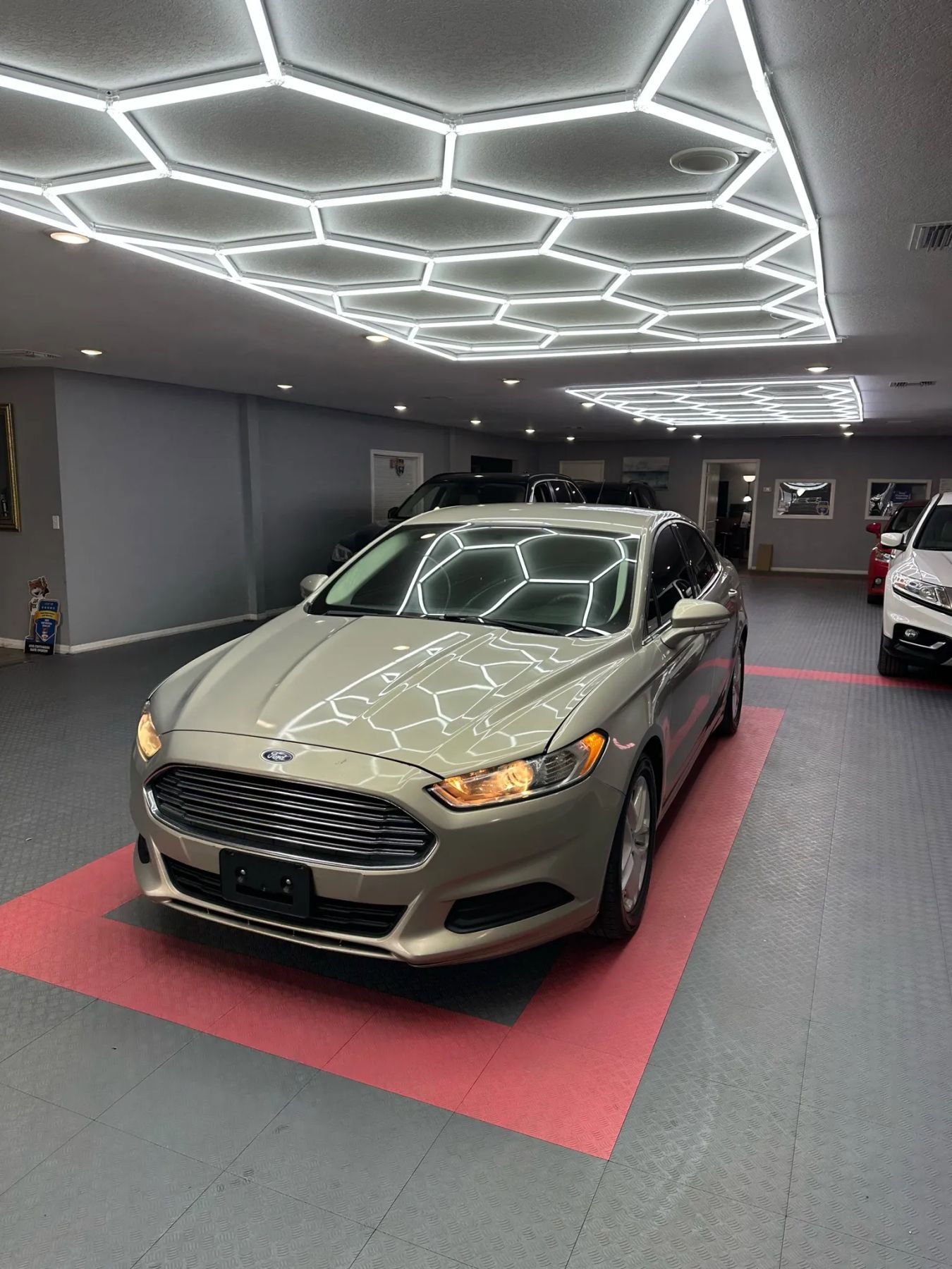 Used 2016 Ford Fusion SE image 2