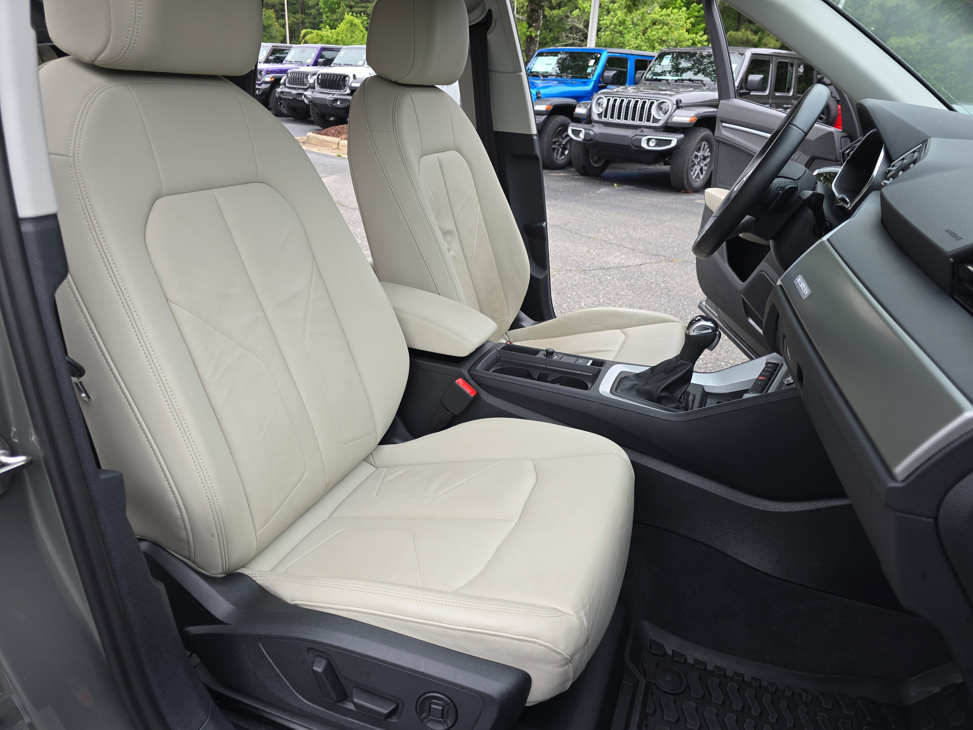 Used 2023 Audi Q3 2.0T Premium Plus w/ Premium Plus Package AWD/4WD image 10