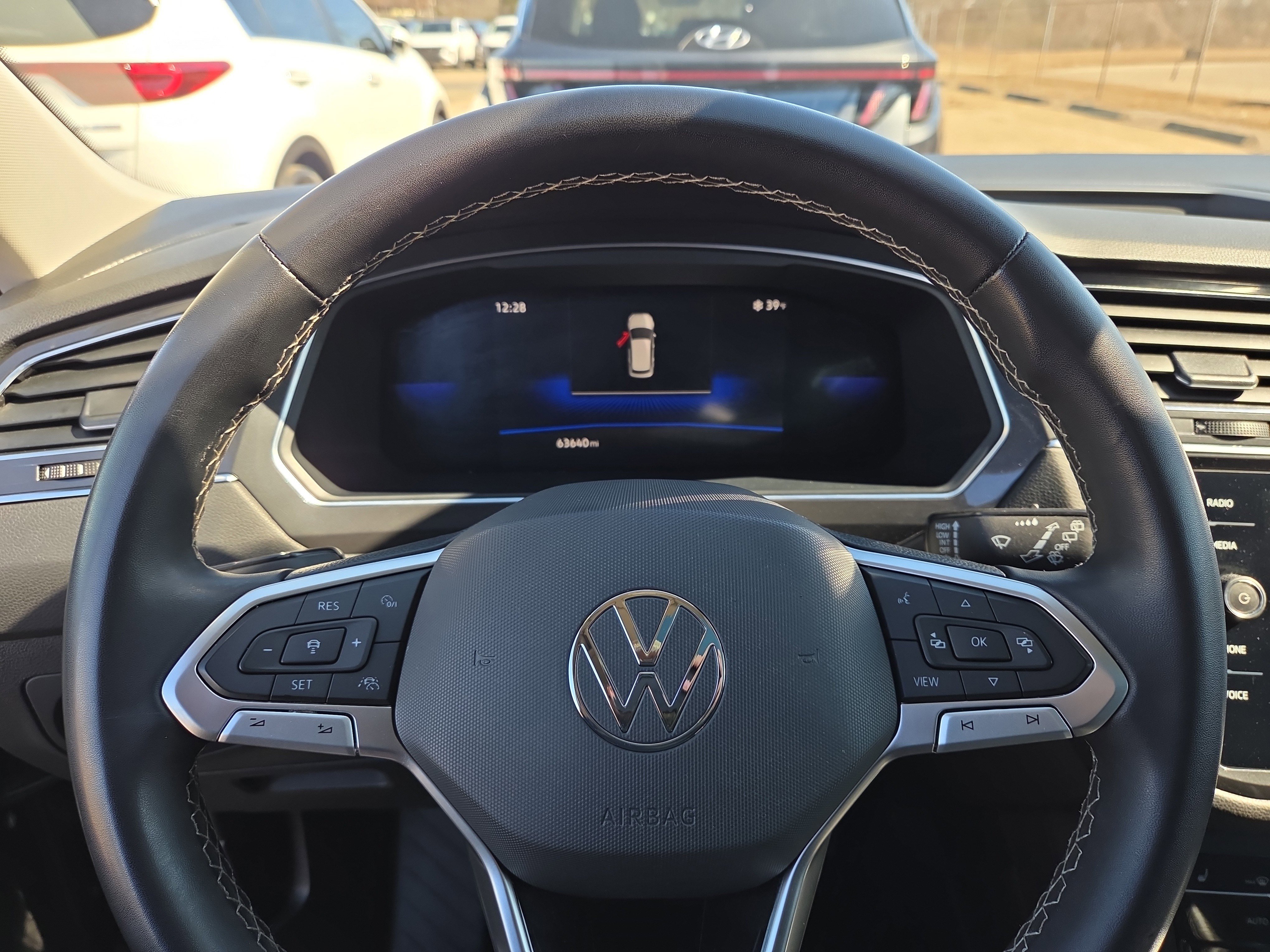 Used 2023 Volkswagen Tiguan SE w/ Panoramic Sunroof Package image 10