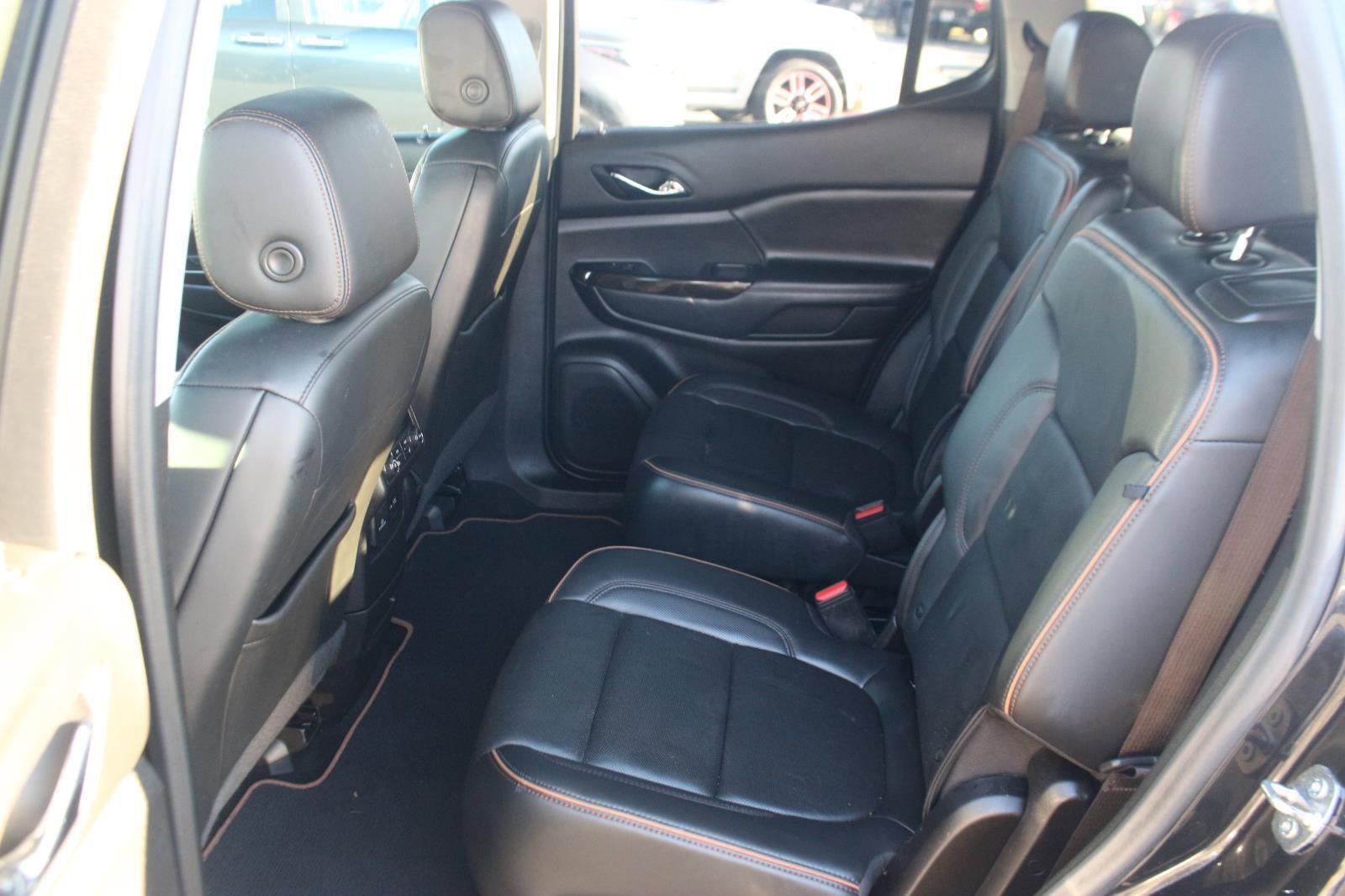 Used 2022 GMC Acadia AT4 w/ Technology Package image 34